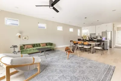 Image de Hgtv Luxury Design*Chef Kitchen*Roof Top Deck*W/D