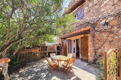 Image de Maison cosy de 2 chambres à Cébazan