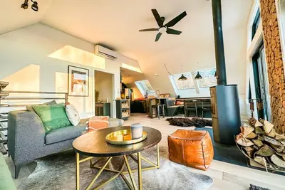 Image de Modern barn perched on 24 acres w/ stunning views of mountains & ski resort