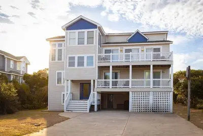 Image de Less than 5min Walk to Beach with Pool, Fire Pit