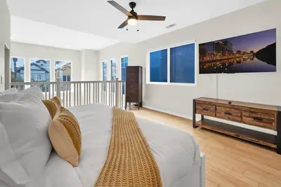 Image de Sea's the Day in O'Side - New Listing