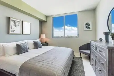 Image de Deluxe Condo with parking & pool