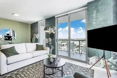 Image de Stylish condo freeparking & pool