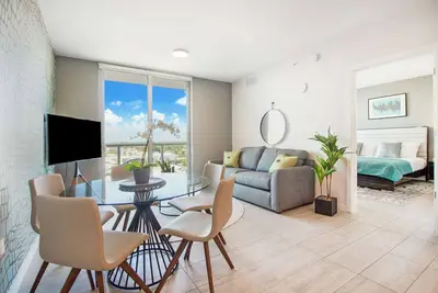 Image de Super new Condo, pool & parking