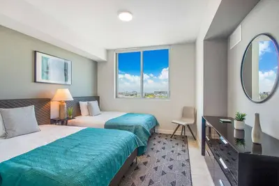 Image de Amazing new Condo, pool &parking