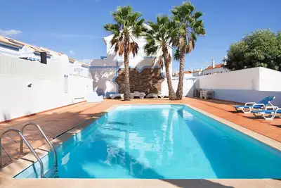 Image de Maison de vacances \"Ideal Villas Residence\" avec Piscine, A/C, Bbq, jusqu'à 12 personnes