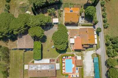 Image de Ferme \"Il Pino - Tiglio\" avec piscine partagée, terrasse privée et Wi-Fi
