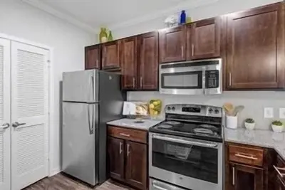Image de Luxurious & Cozy Two Bedroom Apartment!