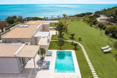 Villa de luxe avec piscine, front de mer, Porto Ulisse