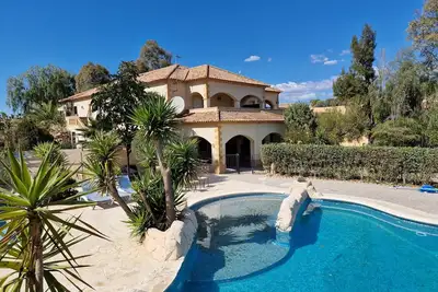 Image de Maison de campagne dans un endroit tranquille pour des vacances parfaites!
