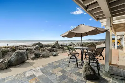 Image de Beach Front Paradise - Upscale Home