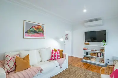 Image de Cobbora Cottage -  Sleek & Stylish, Near Hospital