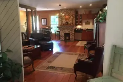 Image de 1831 House in Historic Old Towne Petersburg, Va