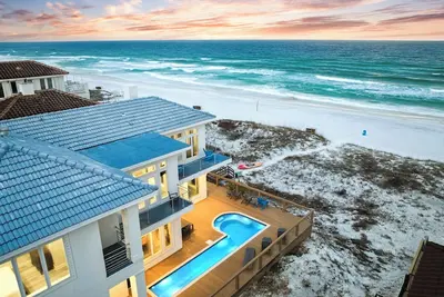 Image de Latitudes|Private Beach Access|Gulf Front Home|Private Pool & Private Beach