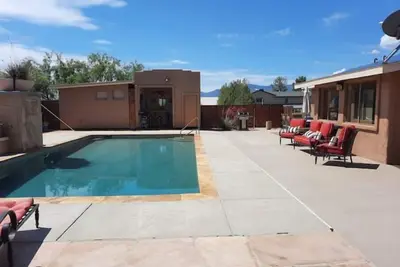 Image de Arizona Pool House- Private, Fenced Outside Space