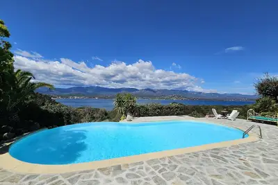 Image de À 5min à pied des plages : magnifique mini-villa avec vue panoramique