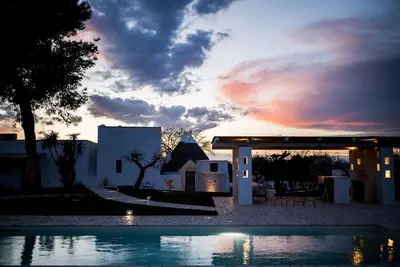 Image de Elegant trulli and lamia for exclusive use, with heated pool.