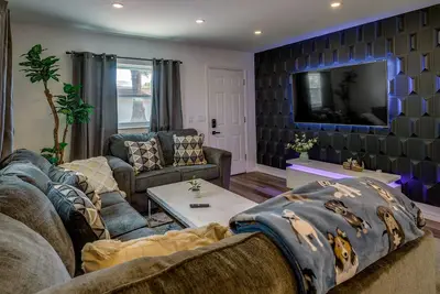 Image de East Tampa Getaway - 5 Mi to Amalie Arena!