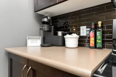 Cozy condo beside lake with mountain view / 2bd 2bth + Den