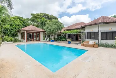 Image de Beautiful and Close to Minitas Beach, 4Bdr Villa w/ Pool & Bbq! ! !