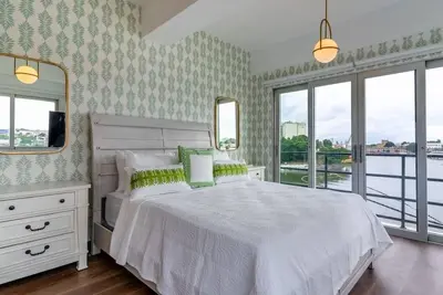 Image de New & Cozy 2Bdr Apt, Panoramic Oceanfront Views!