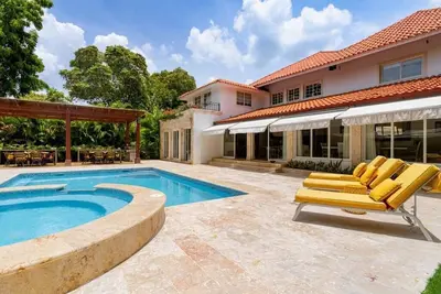 Image de Location-Charming 5Br Villa w/ Pool & Jacuzzi, Cdc