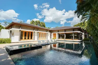 Image de Luxury-Excellent Location! 6Bdr Villa w\/ Pool, Jacuzzi & Bbq