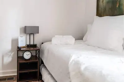 Image de 2. 6 miles from Mercedes-Benz Stadium and downtown!