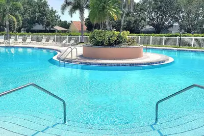 Image de Townhome with Heated Pool, Utc mall, Fits 6, 2bd/2. 5bath