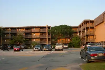 Image de A \"golden\" place to stay on the beach in Kill Devil Hills, Nc