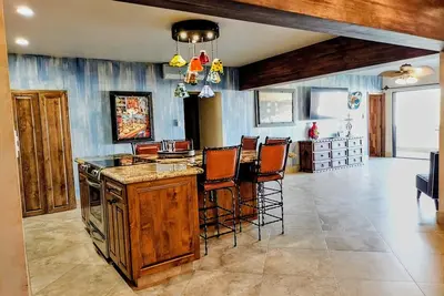 Image de Minutes from Cabo’s incredible marina and famous Medano Beach! !