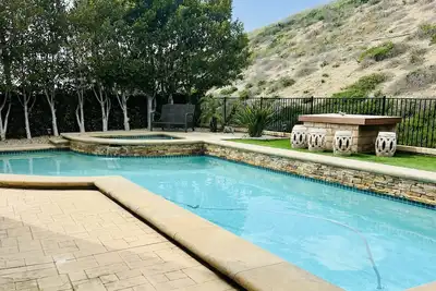 Image de Beautiful 5 bedroom 5 bathroom home with pool and spa!