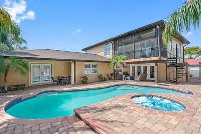 Image de Huge Luxury Heated Pool/Spa Villa w/ Game Room, Office, Exercise Area & More!