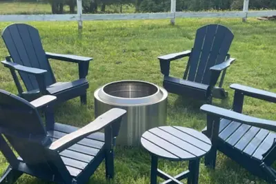 Image de Cozy, bright 2bd w/yard, close to Dt-bikes avail!