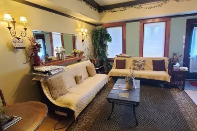 Image de Downtown 1 Bedroom Duplex can Sleep 5 Close to Everything