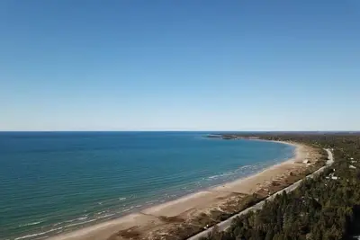 Image de A Downtown Beachside Cottage, the perfect getaway!