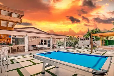 Image de Florida Retreat 6br Pool Jacuzzi & Game Haven