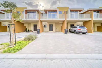 Image de Alluring 3br Townhouse at Damac Hills 2 Avencia by Deluxe Holiday Homes