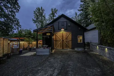 Image de Your Lil' Barn Away From Home