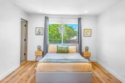 Image de Luxurious Townhome W 3 Master Suites gated Parking
