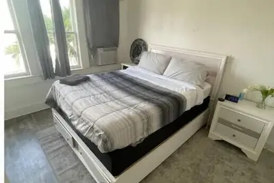 Image de 1 Mile West Of Brickell located at Calle Ocho