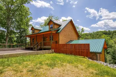 Image de Brand New fun family cabin w/indoor heated saltwater pool. Heavenly Splash💦