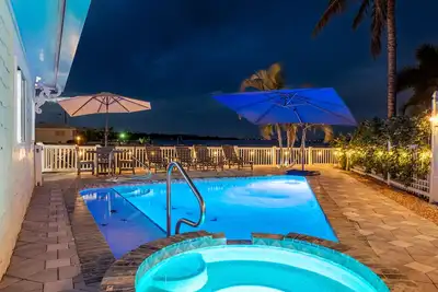 Image de ⚓ Dolphin Bay! Canal front, pool/spa, game room! ⚓