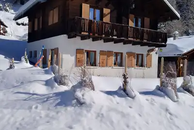 Image de Extérieur : Chalet d'environ 132m2, pour 10 personnes, avec jardin et mobilier de jardin -Intérieur