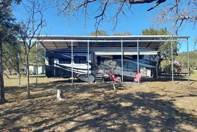 Image de Private Luxury Rv Getaway | Full Bath + Kitchen + Heating