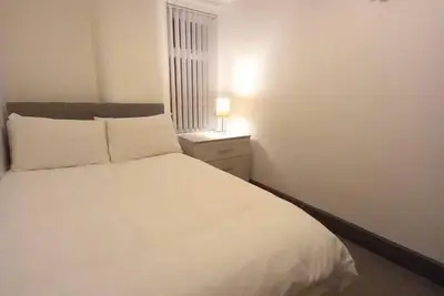 Image de Stunning 4 Br Hanley House