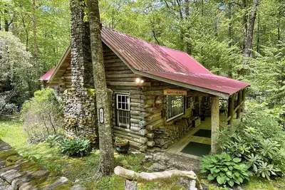 Image de Tripps Cabin- Quaint cabin a mile from downtown Highlands!
