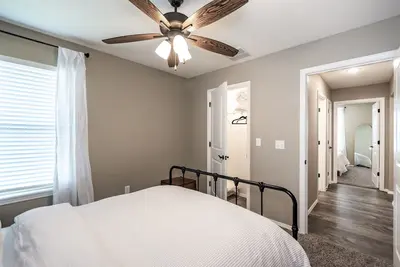 Image de New! Beautiful and Spacious Home