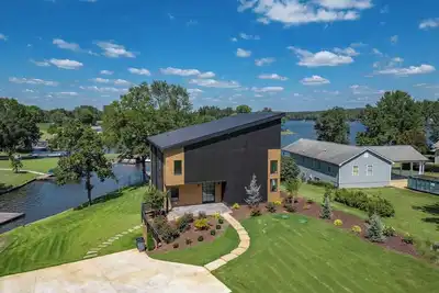 Image de Lake Oconee 6br 5ba Luxury Mansion | Luxury Waterfront Stay on Lake Oconee