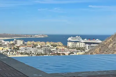 Image de Fabulous End Condo Unit in Pedregal With X-Large Open Space & Great Views